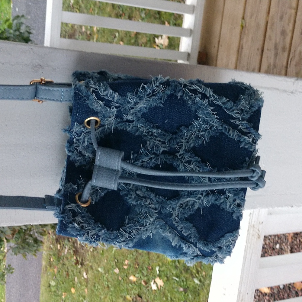 Denim Jean Crossbody Bucket Shoulder Bag Frayed Blue Ombre Boho Super Cute - Picture 10 of 13